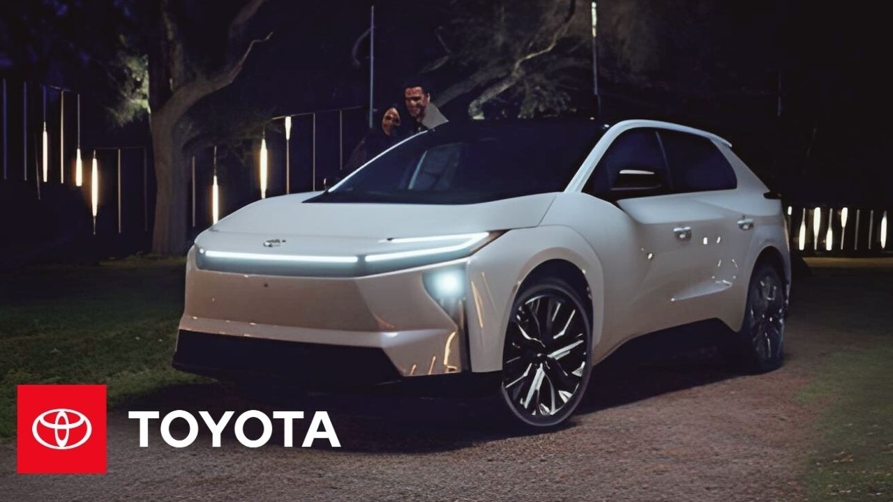 トヨタ08675-0BD32 2026年3月更新済み トヨタ 新型 カローラクロス 60周年記念車「Z Adventure」登場 一部